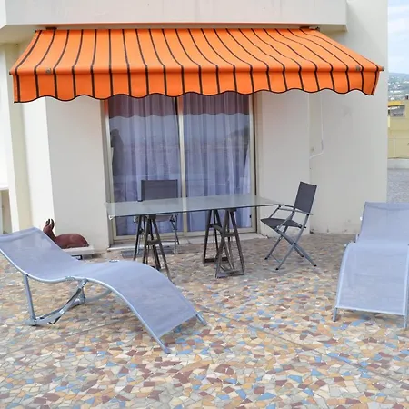 Sur Le Toit Apartment *